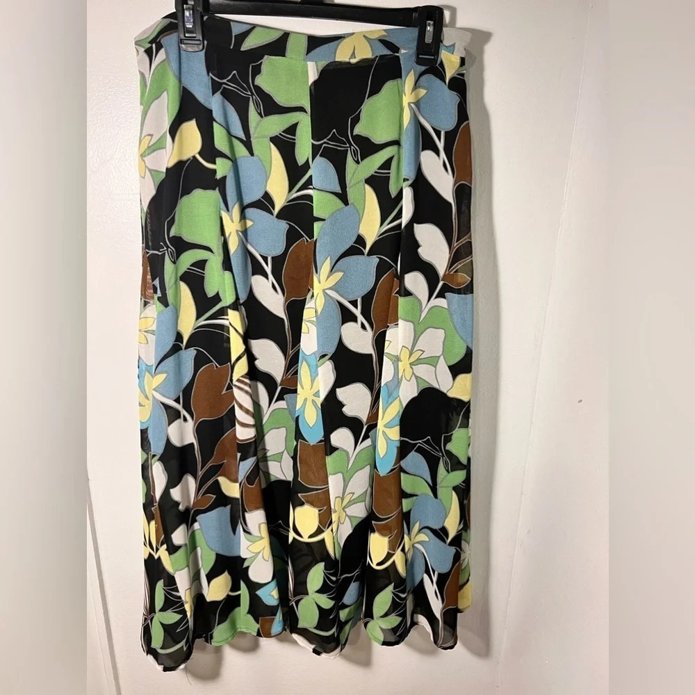Silkland, 12, pleated, flowing,large floral lined maxi side‎ zip closure